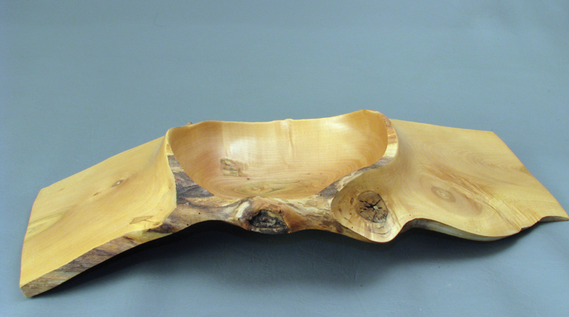 Wood bowl - #424-Maple 16.5 x 7 x 2.5po. Wood bowl - #424-Maple 16.5 x 7 x 2.5po.
